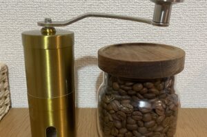 コーヒーミルとコーヒー豆